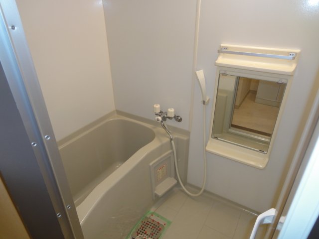 バス・シャワールーム　同物件別号室のものです。
