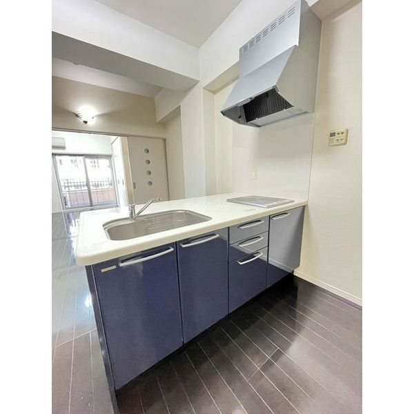 キッチン　コンパクトなキッチンで掃除もラクラク