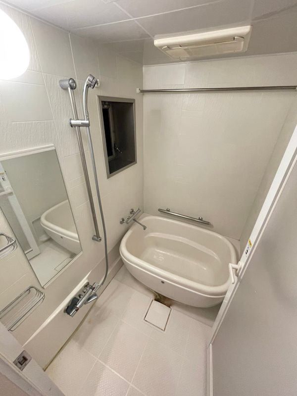 バス・シャワールーム　落ち着いた空間のお風呂です