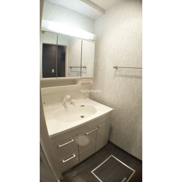 洗面設備　コンパクトで使いやすい洗面所