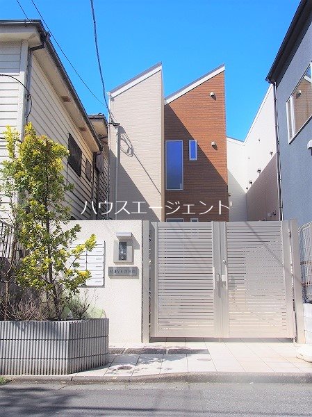 建物外観　オシャレなアパートですね。