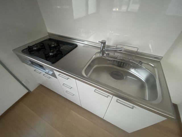 キッチン　3口ガスコンロ付で機能的なキッチンです！
