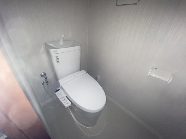 トイレ　浴室内にトイレがあります☆