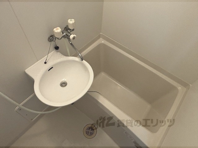 バス・シャワールーム　冷蔵庫