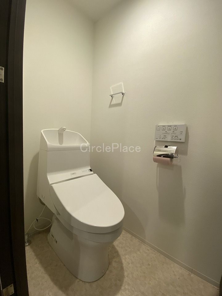 トイレ　温水洗浄便座