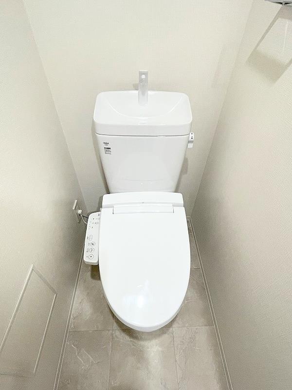 トイレ　温水洗浄暖房便座