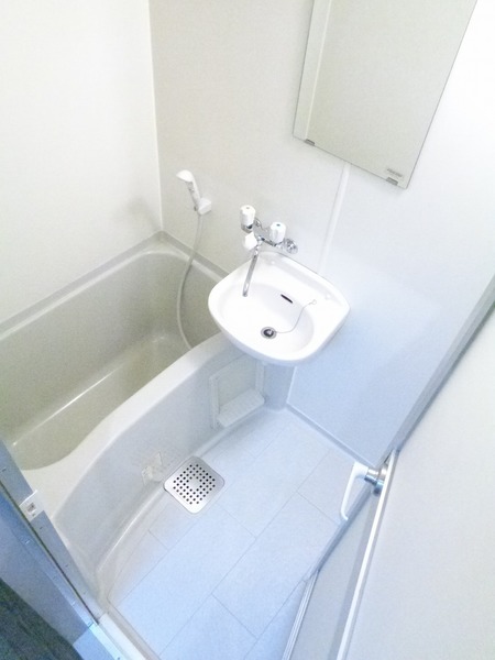 バス・シャワールーム　落ち着いた空間のお風呂です