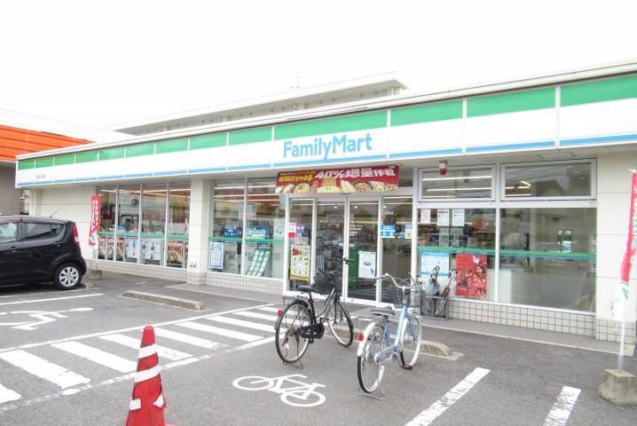 コンビニ　ファミリーマート松江西川津店（コンビニ）まで600m