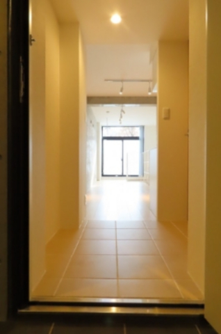 玄関　※別部屋参考写真