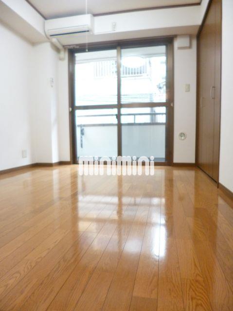 居室・リビング　綺麗なフローリングのお部屋です。