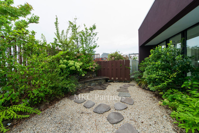 庭　最上階専用テラス