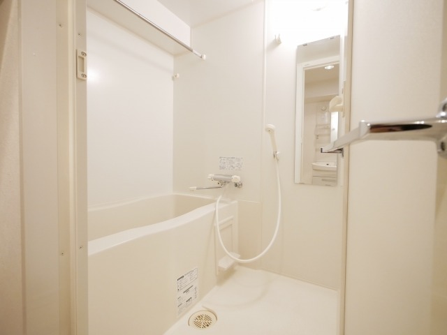 バス・シャワールーム　広々快適なバスルームです♪