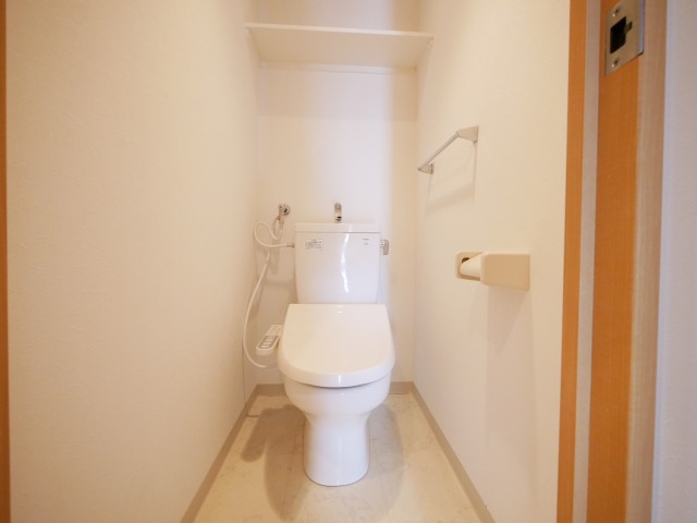 トイレ　快適なウォシュレット付きです♪