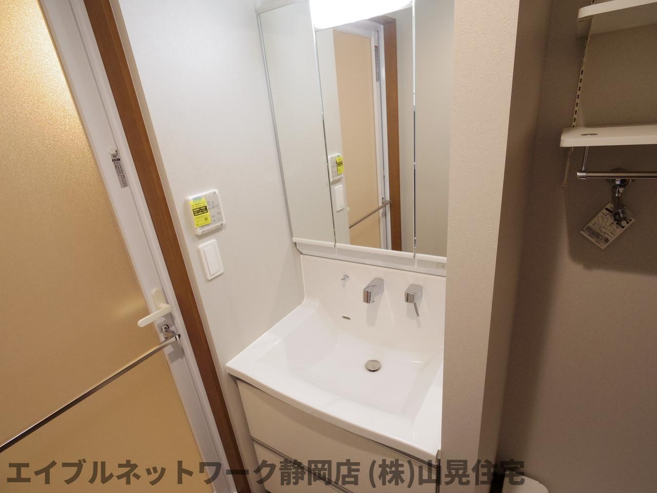 洗面設備　コンパクトで使いやすい洗面所