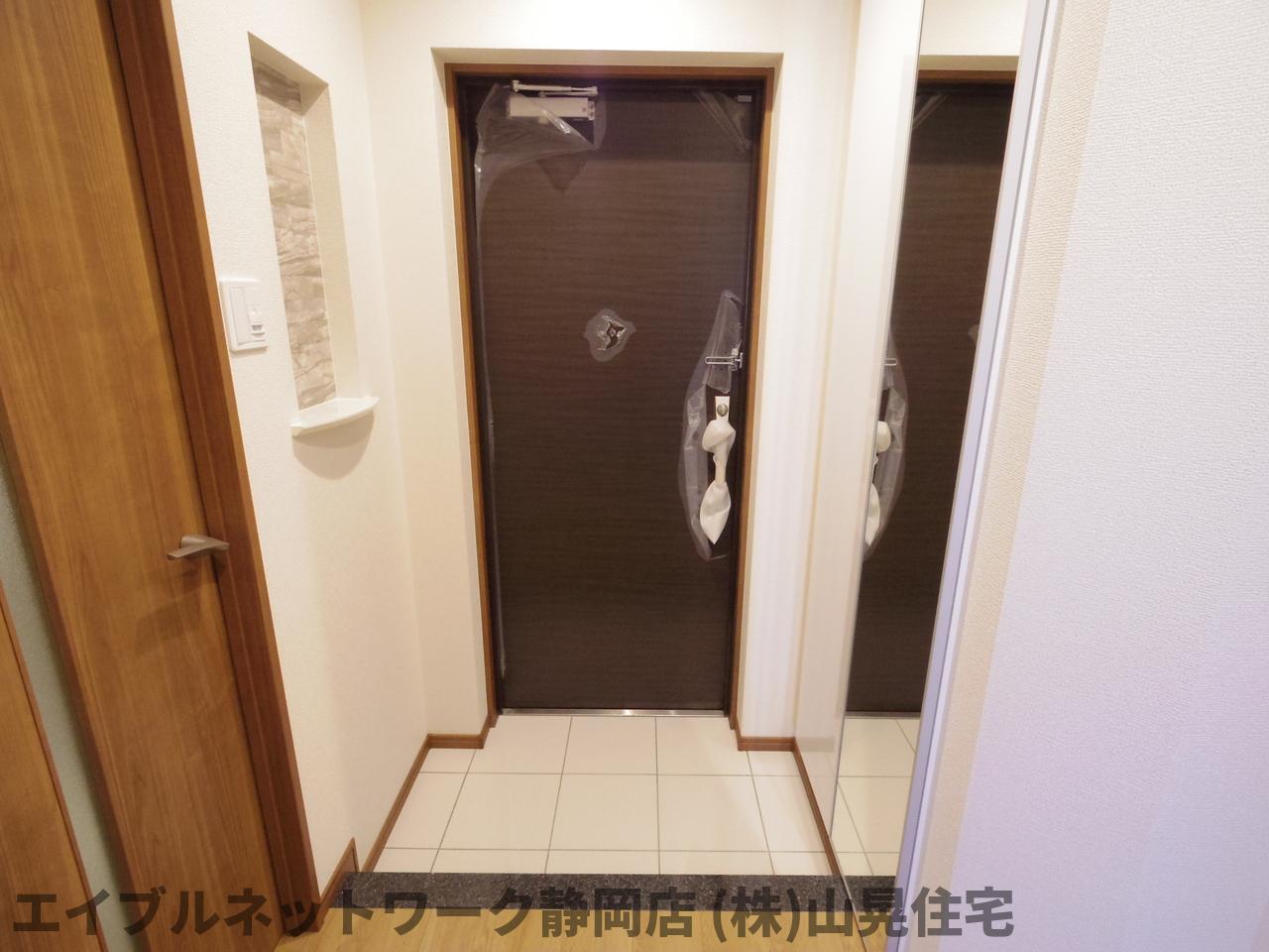 玄関　落ち着いた玄関です