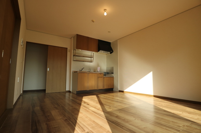 居室・リビング　エアコン付き！南向きで陽当り良好なリビング！