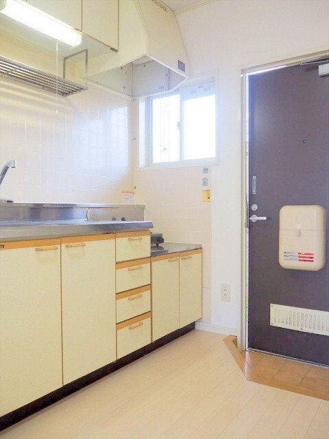 キッチン　リフォーム中の為、同物件別室の写真です