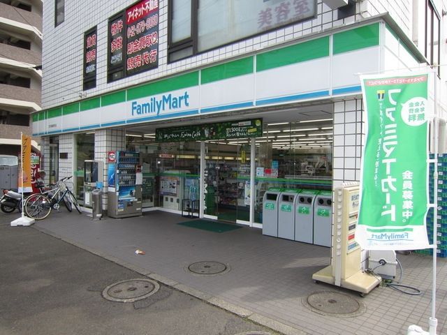 コンビニ　ファミリーマート京王稲城駅前店（コンビニ）まで321m