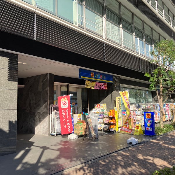 ドラックストア　どらっぐぱぱす赤羽橋駅前店（ドラッグストア）まで258m