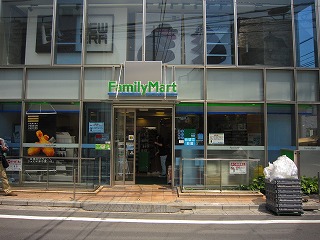 コンビニ　ファミリーマート神宮前店（コンビニ）まで351m