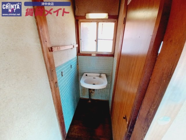 洗面設備　同型参考写真