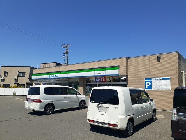 その他　ファミリーマート富田1丁目店まで230m