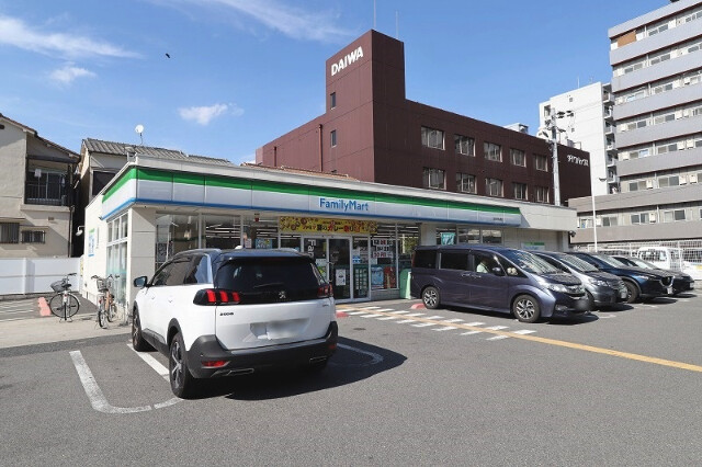 コンビニ　ファミリーマート高井田本通店（コンビニ）まで236m