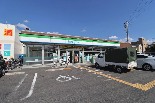 コンビニ　ファミリーマート東大阪森河内東店（コンビニ）まで363m