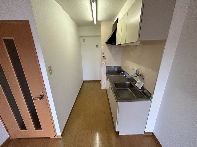 キッチン　※別室同じ間取りの写真。現況を優先します。