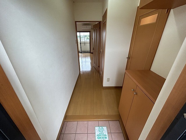 玄関　※別室同じ間取りの写真。現況を優先します。