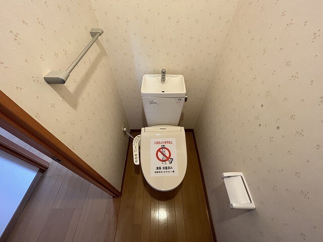 トイレ　※別室同じ間取りの写真。現況を優先します。