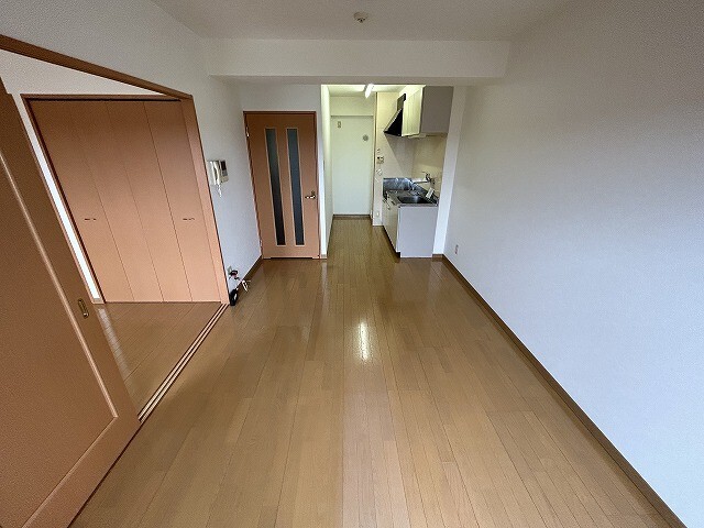 居室・リビング　※別室同じ間取りの写真。現況を優先します。