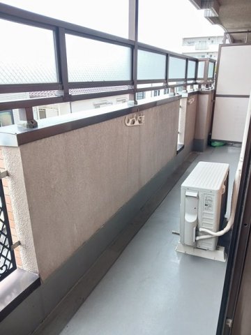 バルコニー　陽当たり良好なバルコニーです