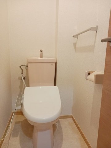 トイレ　清潔感のあるトイレです