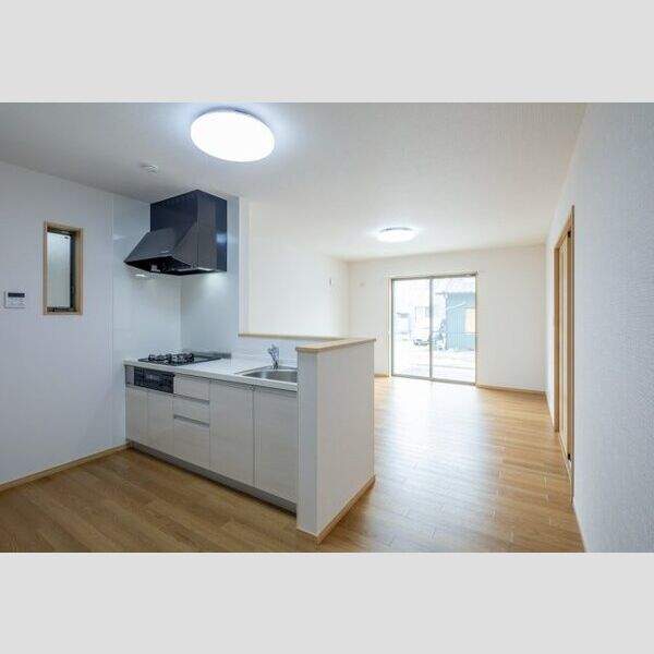 キッチン　同タイプの別物件です。色など異なる場合は現状優先となります。