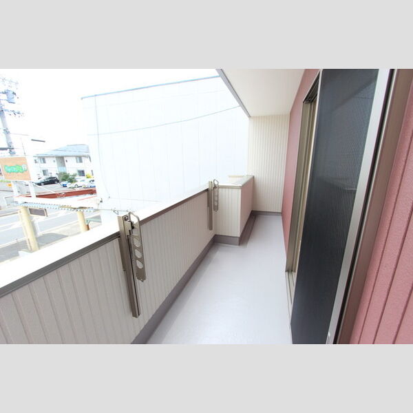 バルコニー　同タイプの別物件です。色など異なる場合は現状優先となります。