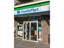 コンビニ　ファミリーマート田園調布本町店（コンビニ）まで567m