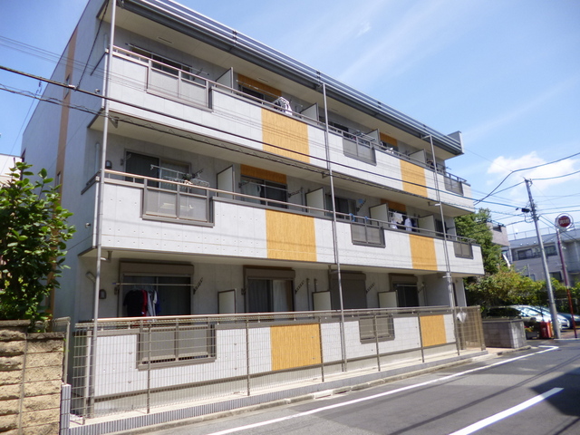 建物外観　道路に面していますが、静かです！