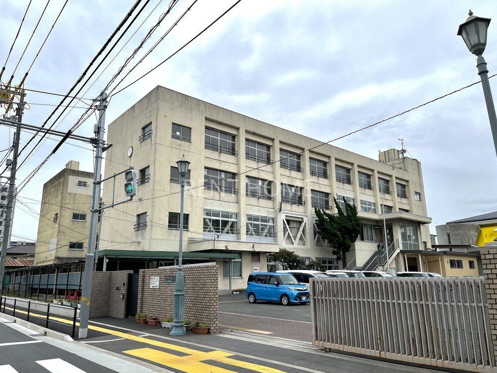 中学校　柏原市立柏原中学校（中学校）まで760m