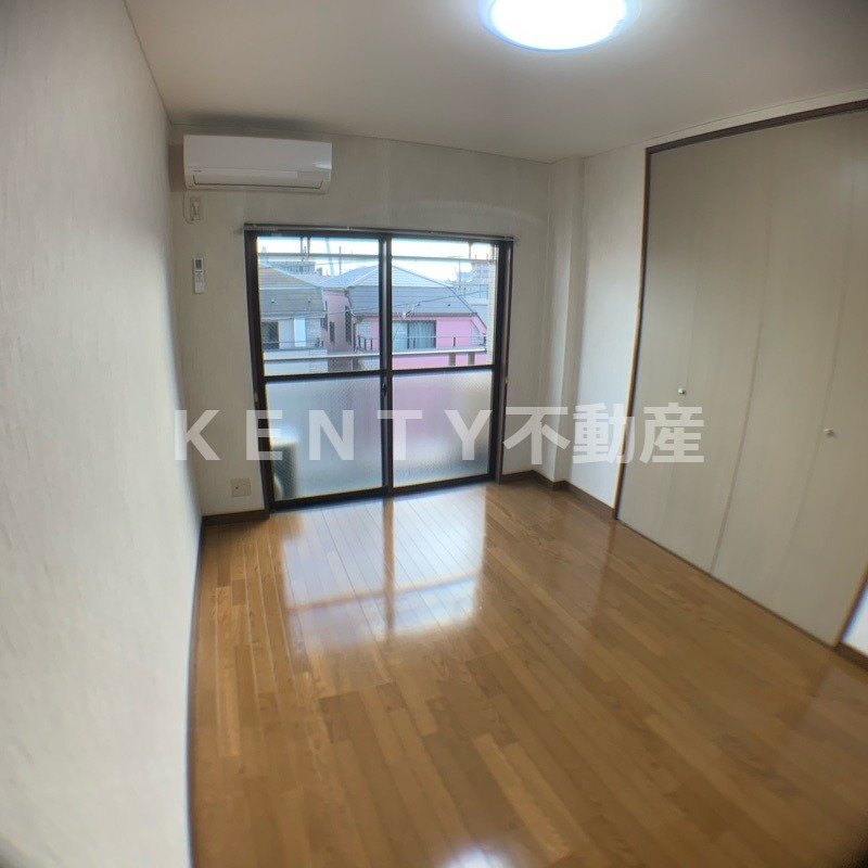 居室・リビング　こちらの居間で趣味の時間をお楽しみください