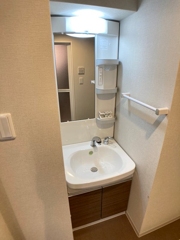 洗面設備　スペースが確保できる洗面所です