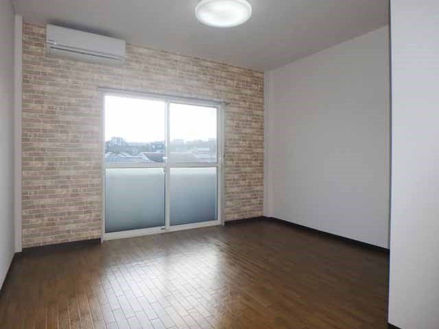 居室・リビング　９帖の広々洋室♪