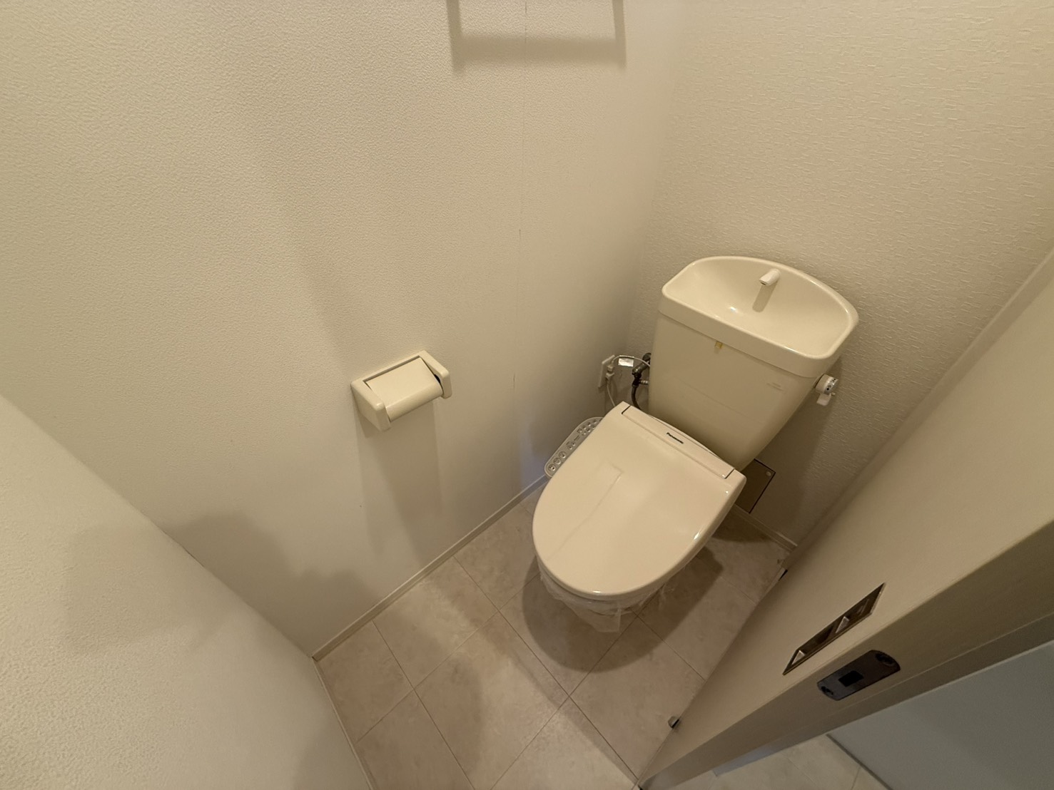 トイレ　写真は同アパートの別部屋を使用しております。