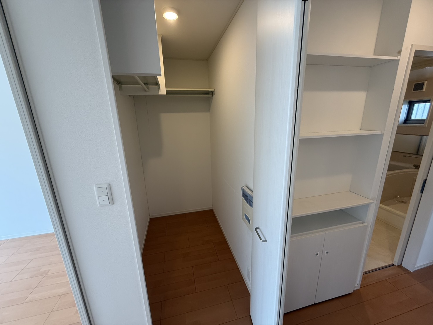 収納　写真は同アパートの別部屋を使用しております。
