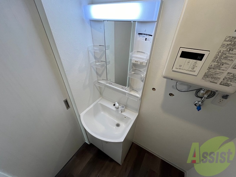 洗面設備　独立洗面台です。大きくてよいですね。シャンプーもできます！