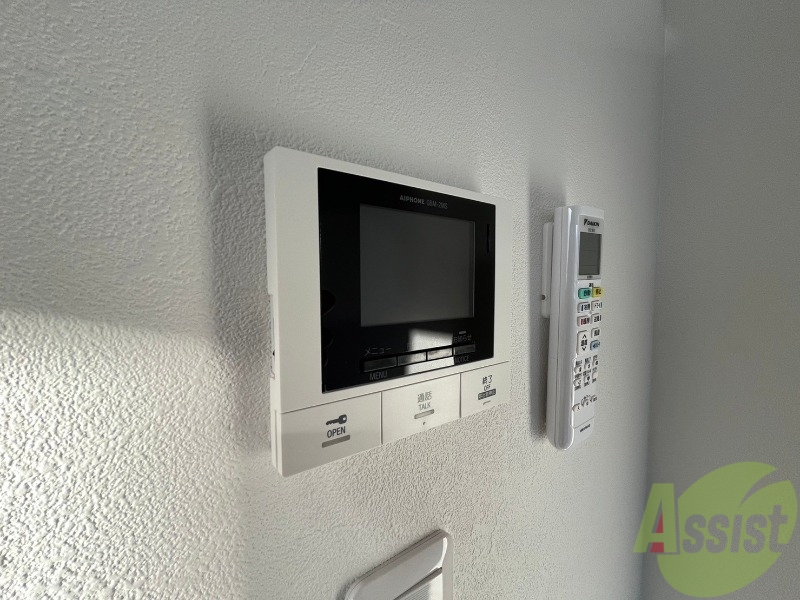 セキュリティ　モニタ付インターホンです。セキュリティ面も安心ですね！