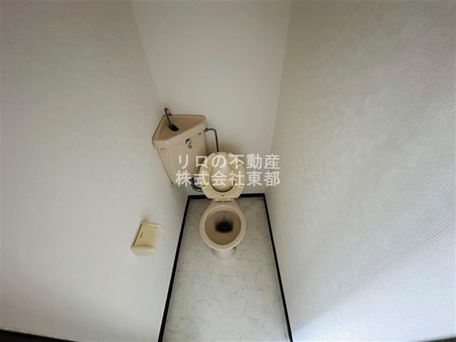 トイレ　白を基調とした空間で清潔感のあるトイレです♪