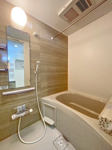 バス・シャワールーム　落ち着いた空間のお風呂です