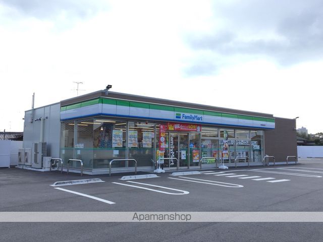コンビニ　ファミリーマート（コンビニ）まで401m