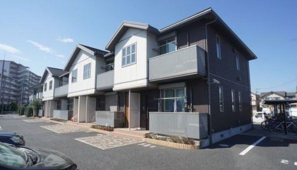 建物外観　駐車場